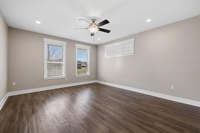 Building Photo - 1706 Cedar Bend Dr