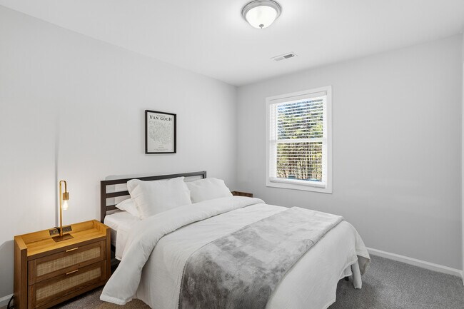 Building Photo - 808 Kendall Dr