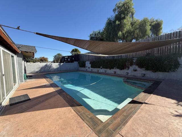 Building Photo - 8859 Kelburn Ave