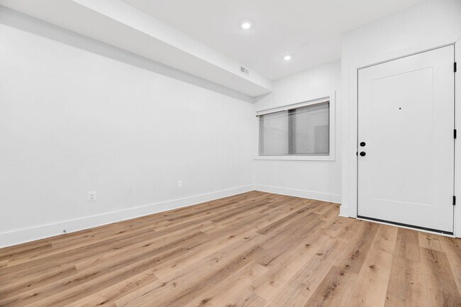 Building Photo - 1504 N Capitol St NW #102