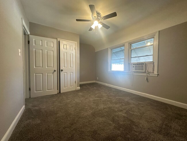 Building Photo - Three-bedroom House in Baltimore