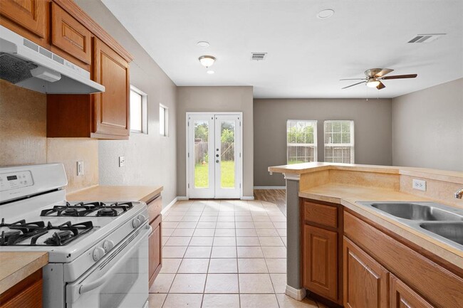 Building Photo - 7502 Lazy Creek Dr