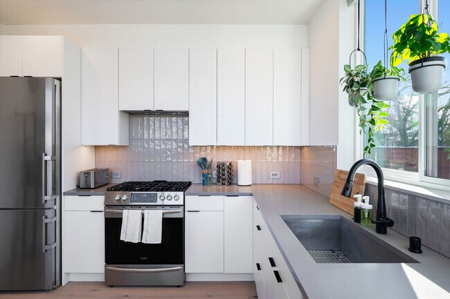 Building Photo - 4510 1st Ave NE