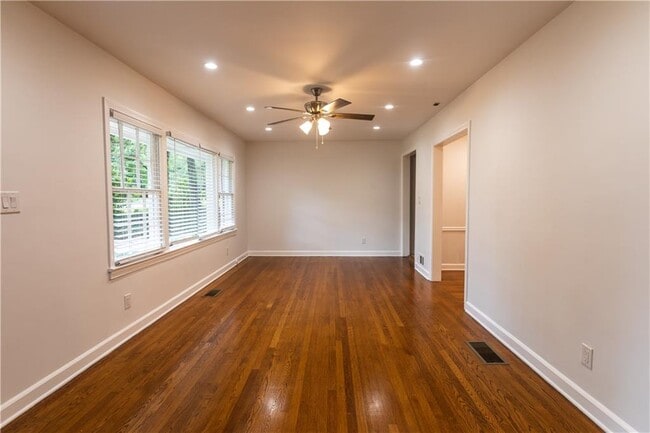 Building Photo - 1392 Lively Ridge Rd NE