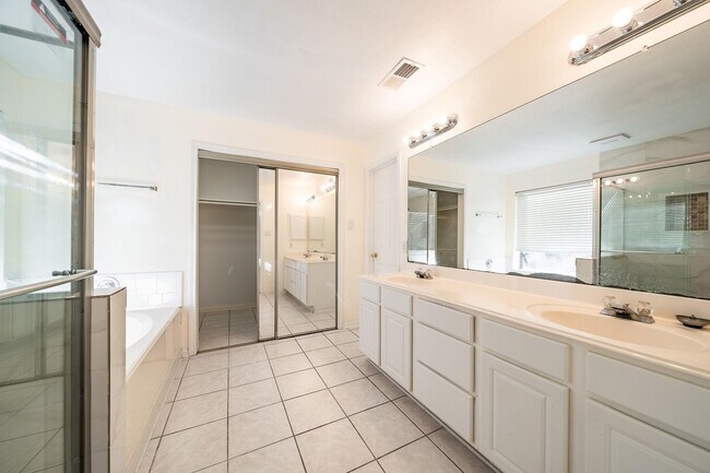 Building Photo - 3627 Heritage Colony Dr