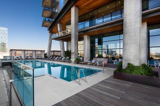 Building Photo - 70 Rainey St