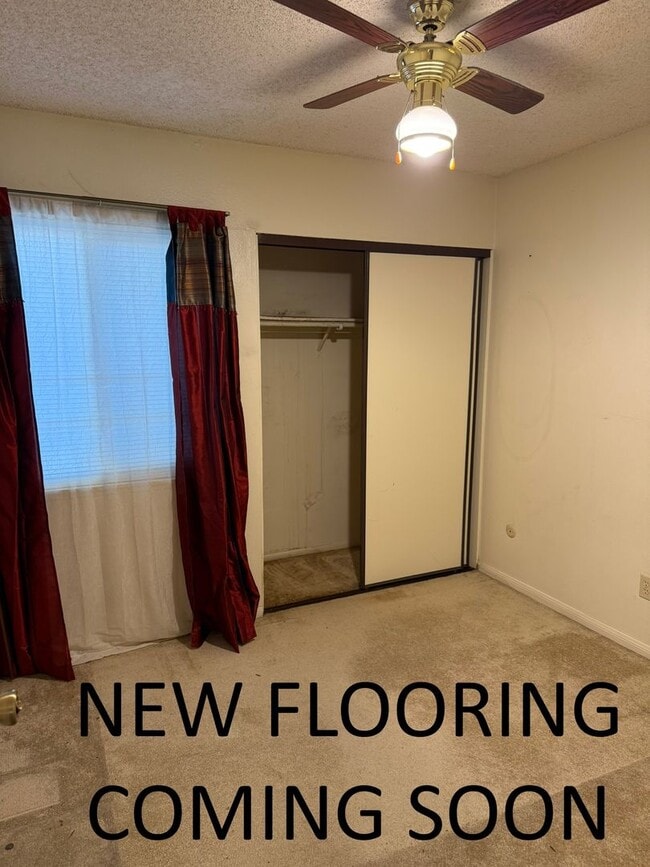 Building Photo - Great 3 bedroom / 2 bathroom Condo in Rive...