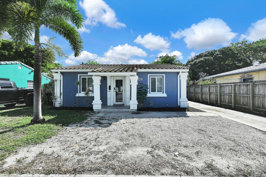 Building Photo - 1328 N Andrews Ave