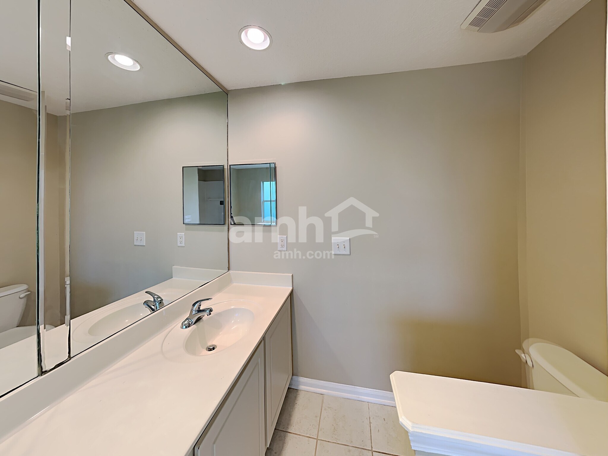 Building Photo - 1621 Merroway Ln