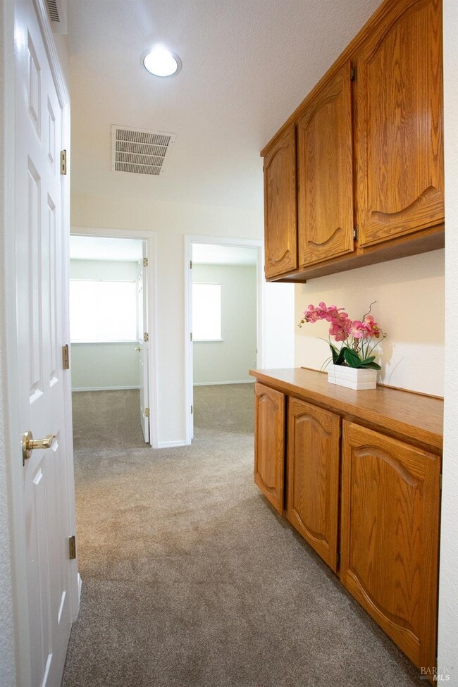 Building Photo - 767 Raven Dr