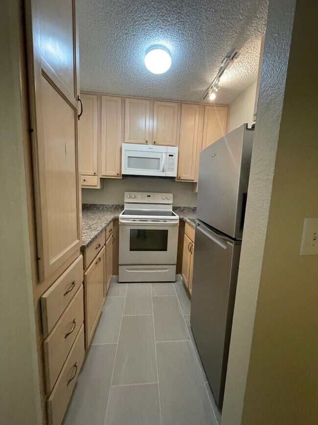 Building Photo - Cozy 2B/1.5B Quiet Boulder Unit - 1ST MONTH FREE