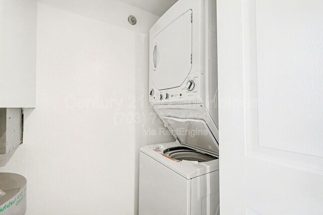 Building Photo - 3313 Wyndham Cir