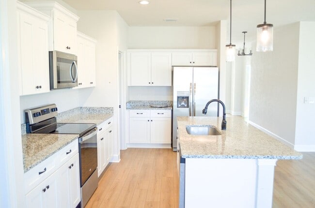 Building Photo - Savannah Station 3 Bedroom 2 Bath