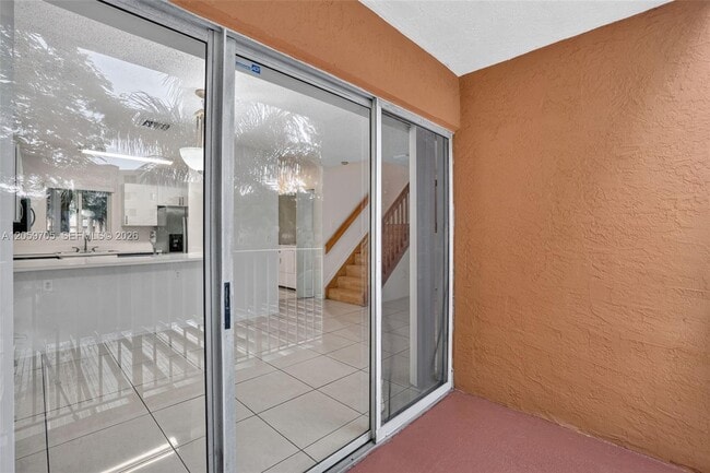 Building Photo - 6225 SW Kendale Lakes Cir
