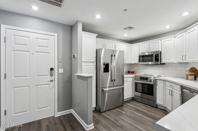 Building Photo - 14000 N 94th St