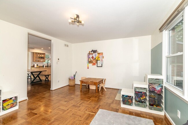 Building Photo - 1800 Lark Ln