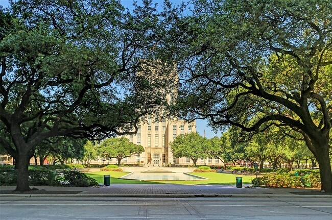 Building Photo - 201 Main St