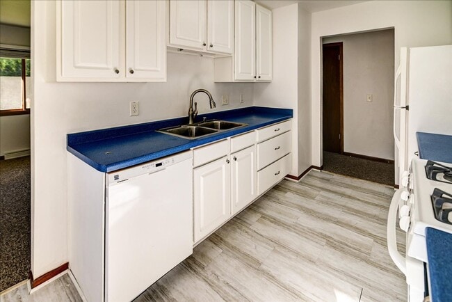 Building Photo - 4603 Dennis Dr