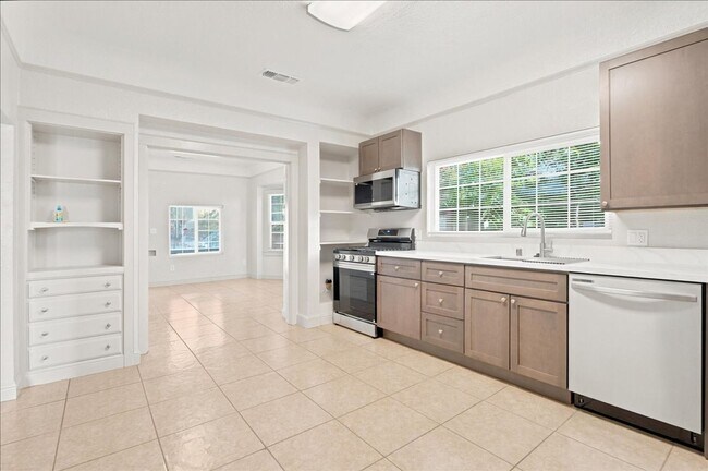 Building Photo - 3123 San Rafael Ct