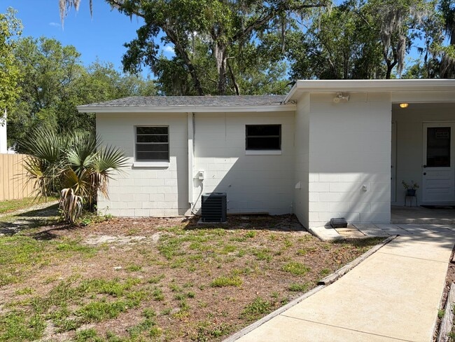 Building Photo - Newly Renovated 2 Bedroom Duplex in Maitland Available Now! Modern Finishes!