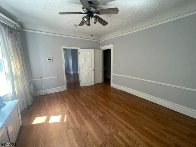 Building Photo - 43 Mapes Ave