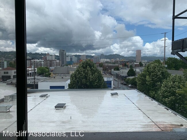 Building Photo - Studio, 1 bath Apartment - 711 SE 11th Ave.