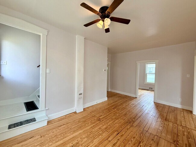 Building Photo - 37 N Kinzer Rd