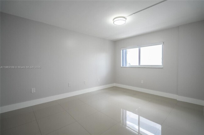 Building Photo - 1986 Biarritz Dr