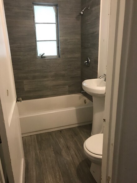 Building Photo - 3631 Thomas Ave