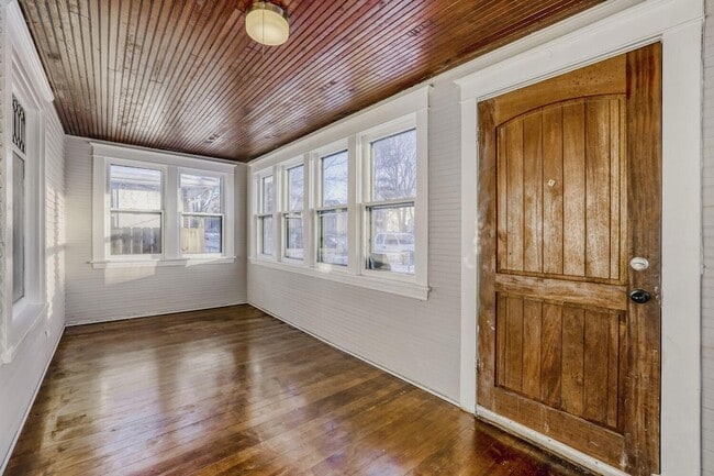 Building Photo - 2939 Russell Ave N