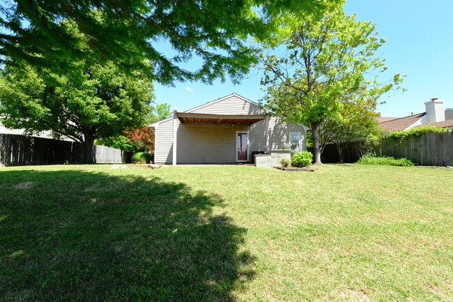 Building Photo - Lakefront Ranch in Virginia Beach!