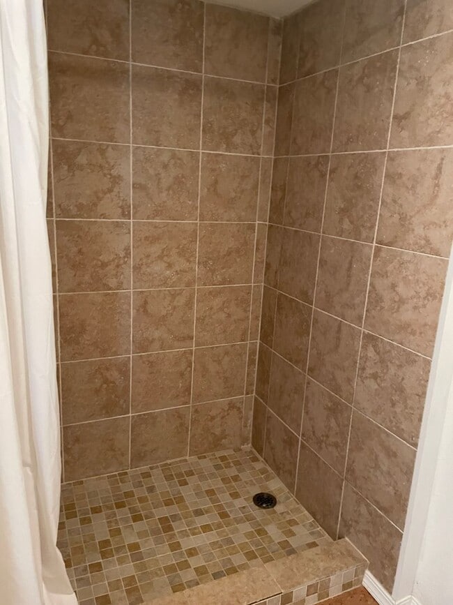 Building Photo - Spacious Admirals Cove Home with Recent Up...