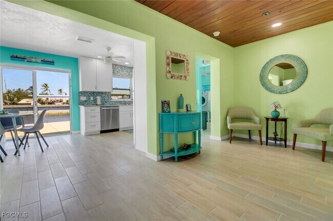 Building Photo - 2567 Cay Cove