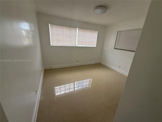 Building Photo - 2100 N 52nd Ave