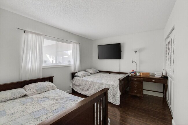 Building Photo - 5220 Las Verdes Cir