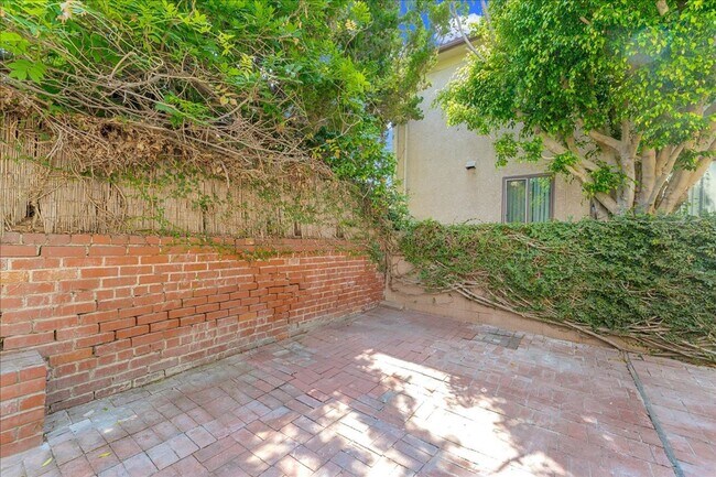 Building Photo - 3528 2nd St
