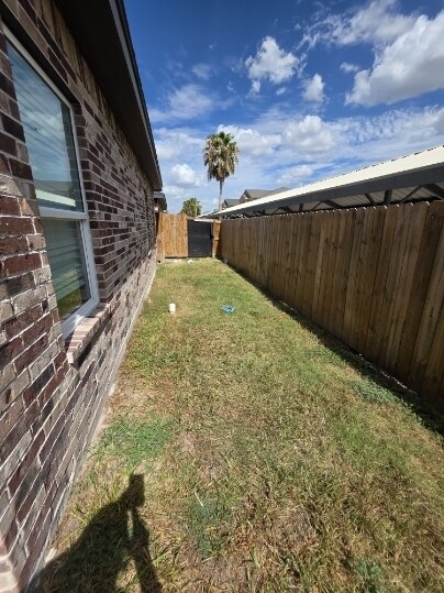 Building Photo - 2508 E Israel Ave