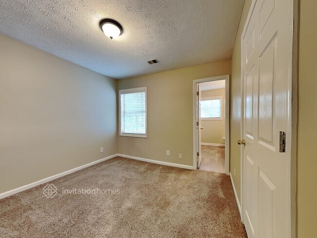 Building Photo - 2565 Suwanee Lakes Trail NW