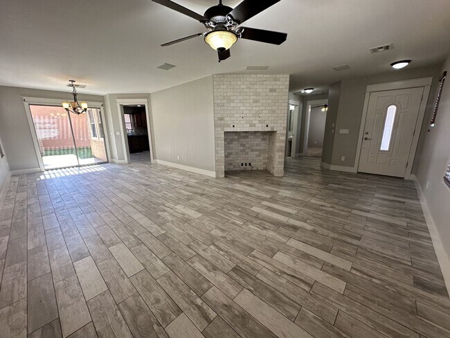 Building Photo - LYONS GATE COMMUNITY, 3PLUS DEN TWO STORY ...