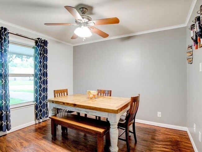 Building Photo - 1405 Yarborough Dr