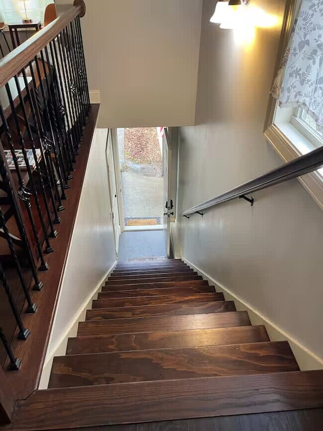 Building Photo - 206 E St