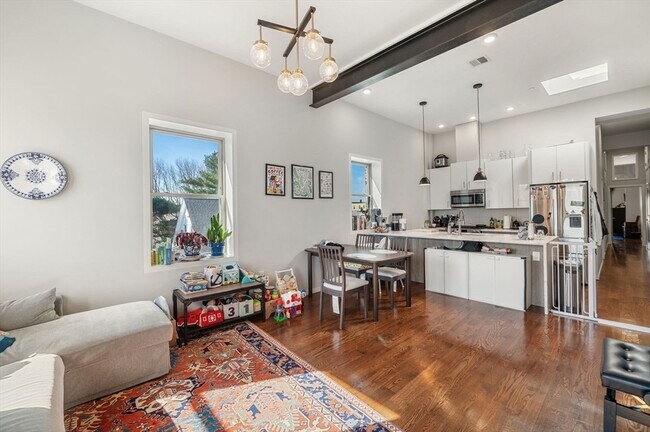 Building Photo - 178 Elm St