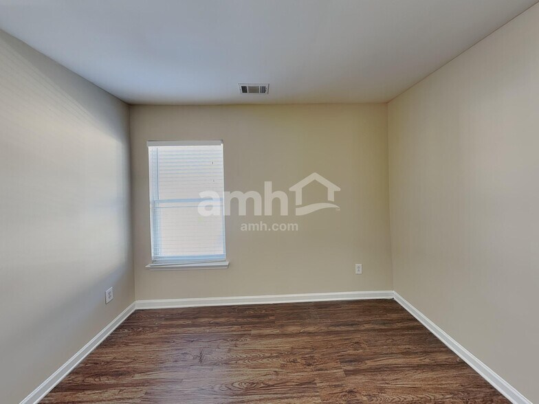 Building Photo - 348 Yellow Iris Rd