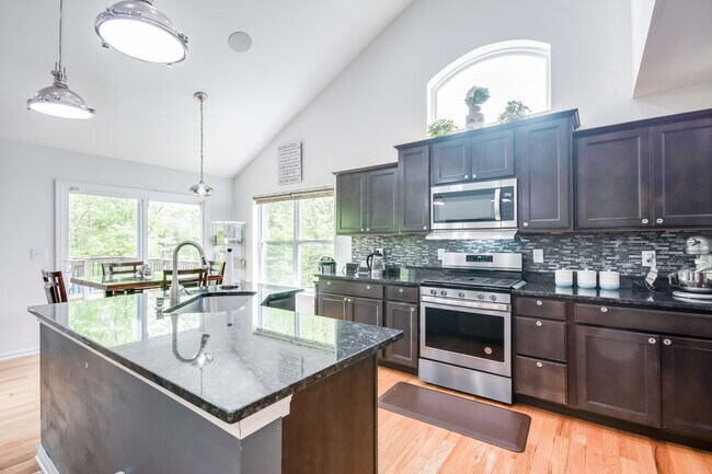 Building Photo - 1041 Autumn Crest Ln