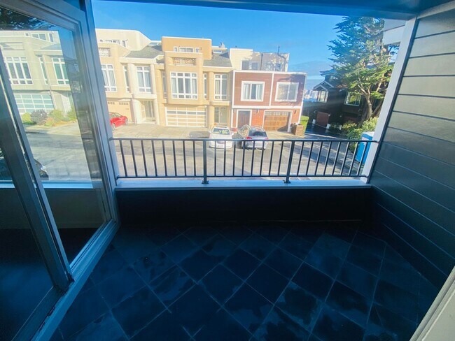 Building Photo - EPIC REA, INC.- Beautiful Noe Valley Remod...