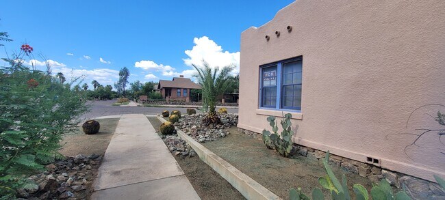 Neighborhood street view - 704 E 4th St