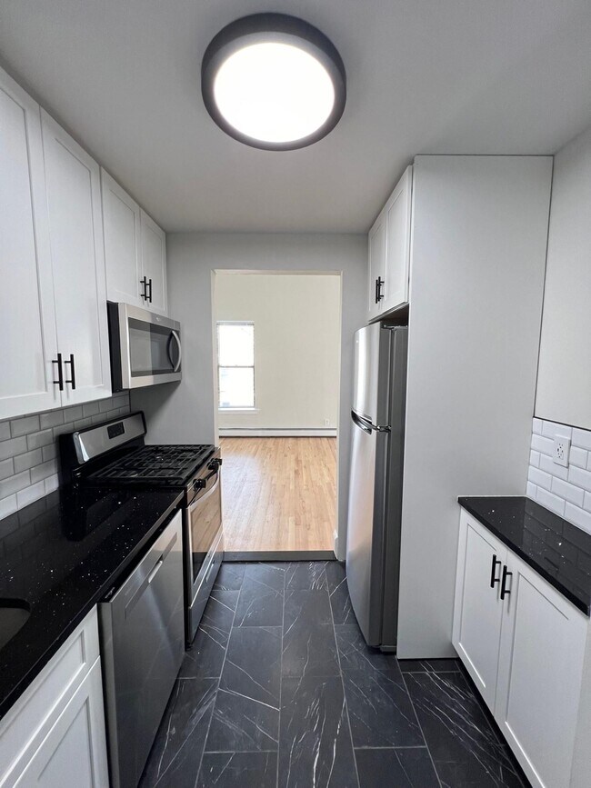 Building Photo - 48 Bright St