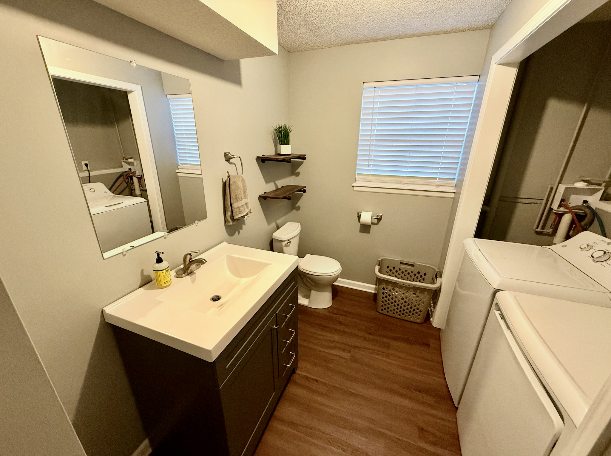 Half Bath / Laundry - 206 SE Greystone Dr