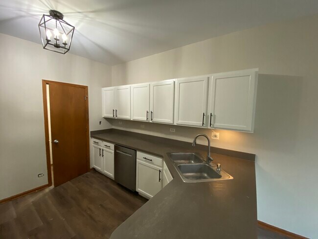 Building Photo - 610 Springbrook Trail N