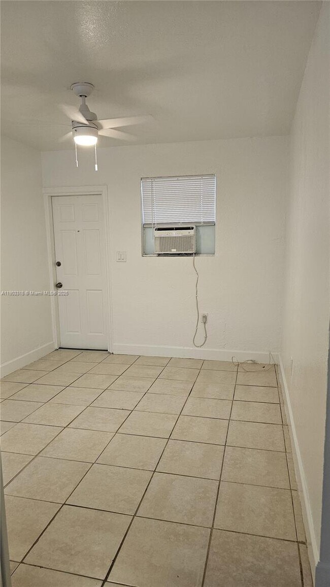 Building Photo - 1004 NW 3rd Ave